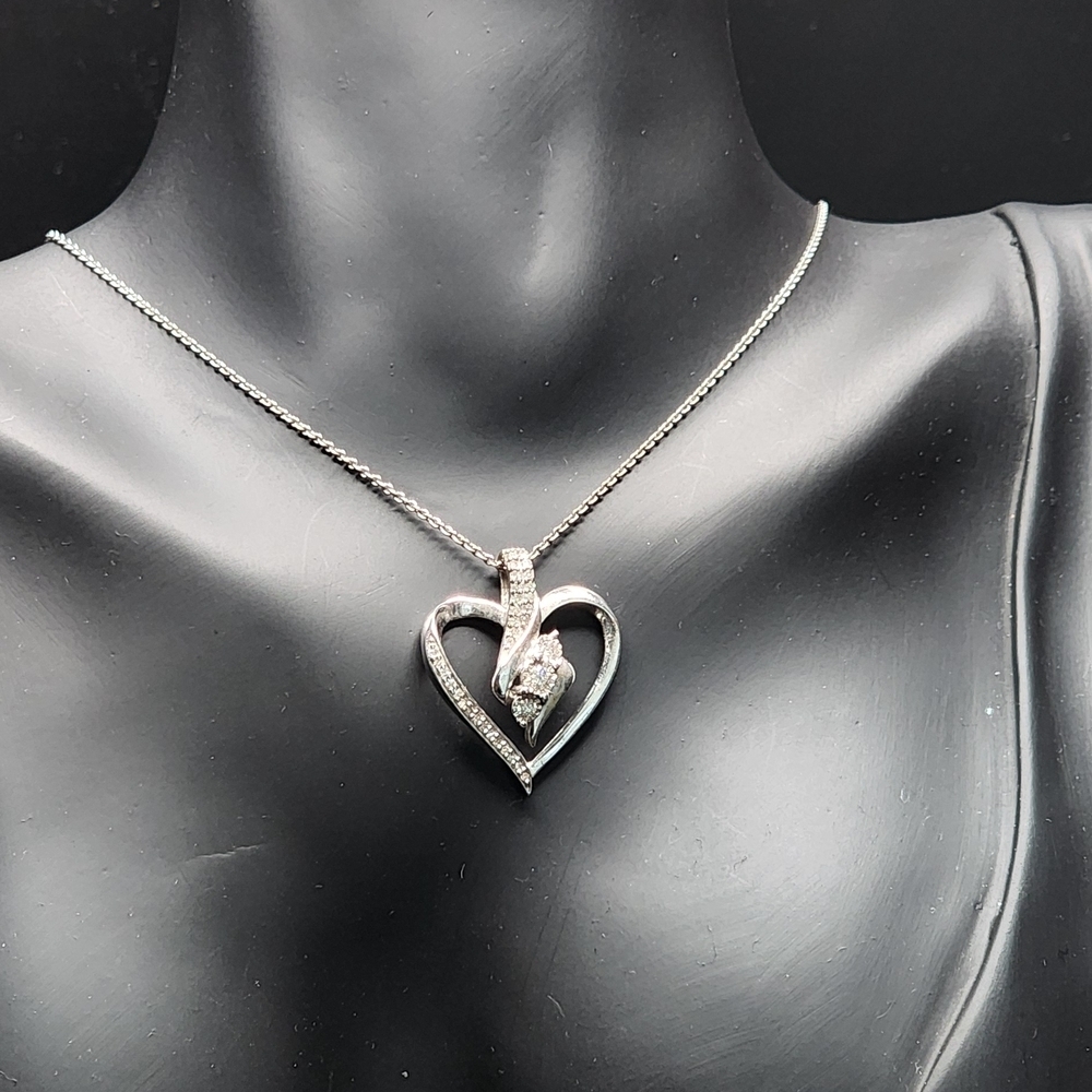 Elegant Italian Silver 925 Heart Pendant Necklace With Shiny Sircon Stone - Picture 5 of 5